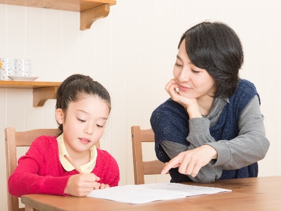 「小学校の英語教育早期化」に対する保護者の本音とは！のアイキャッチ画像